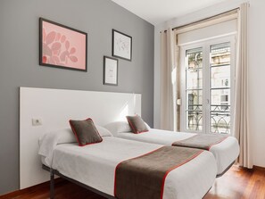 Laptop workspace, blackout curtains, free WiFi, bed sheets