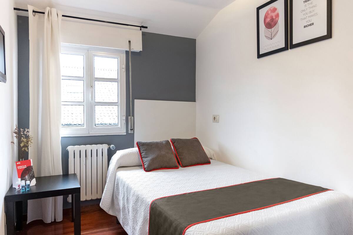 Laptop workspace, blackout curtains, free WiFi, bed sheets