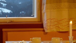 Unclassified image, 4 of 115, button - hepi Lodge (Lesachtal)