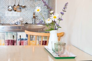 Panorama-studiosuite - 1 soveværelse - balkon - ved bjerg | Spisning på værelset