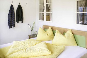 Pillow-top beds, individually decorated, individually furnished - hepi Lodge (Lesachtal)
