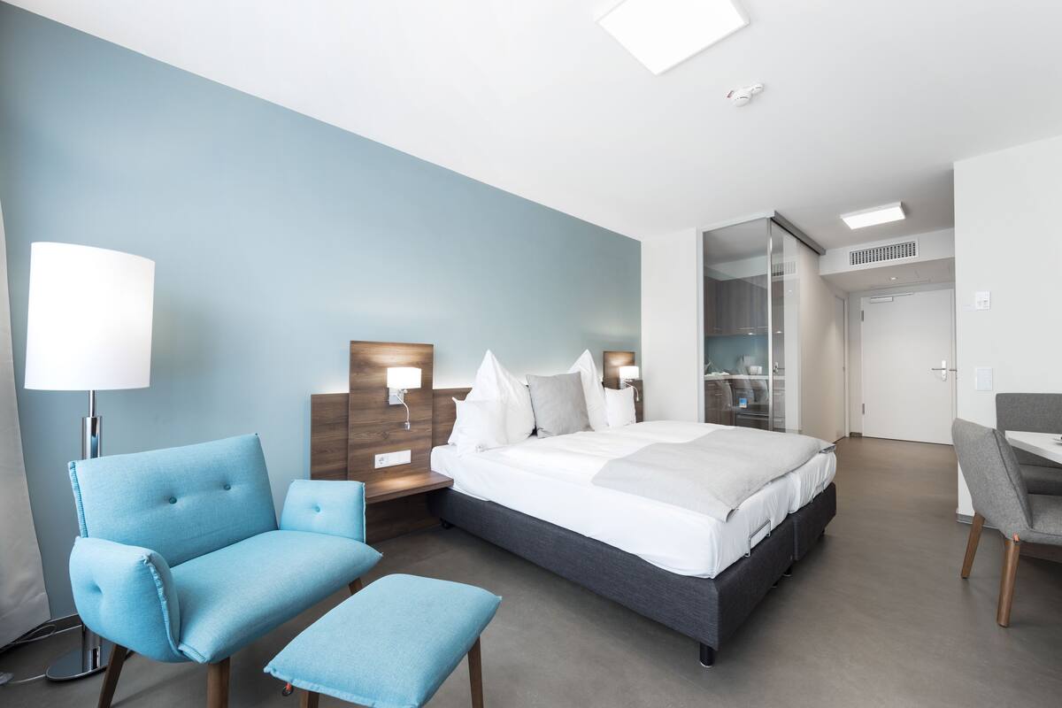 Premium bedding, minibar, in-room safe, desk
