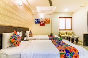 In-room safe, desk, free WiFi