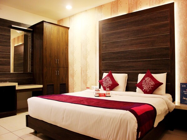 Standard Double or Twin Room, 1 Bedroom, Private Bathroom | In-room safe, desk, free WiFi