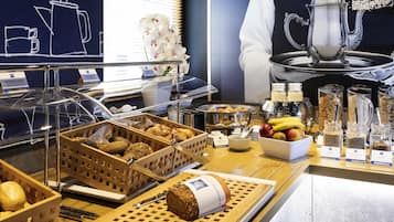 Sarapan prasmanan setiap hari (EUR 11.90 per orang)