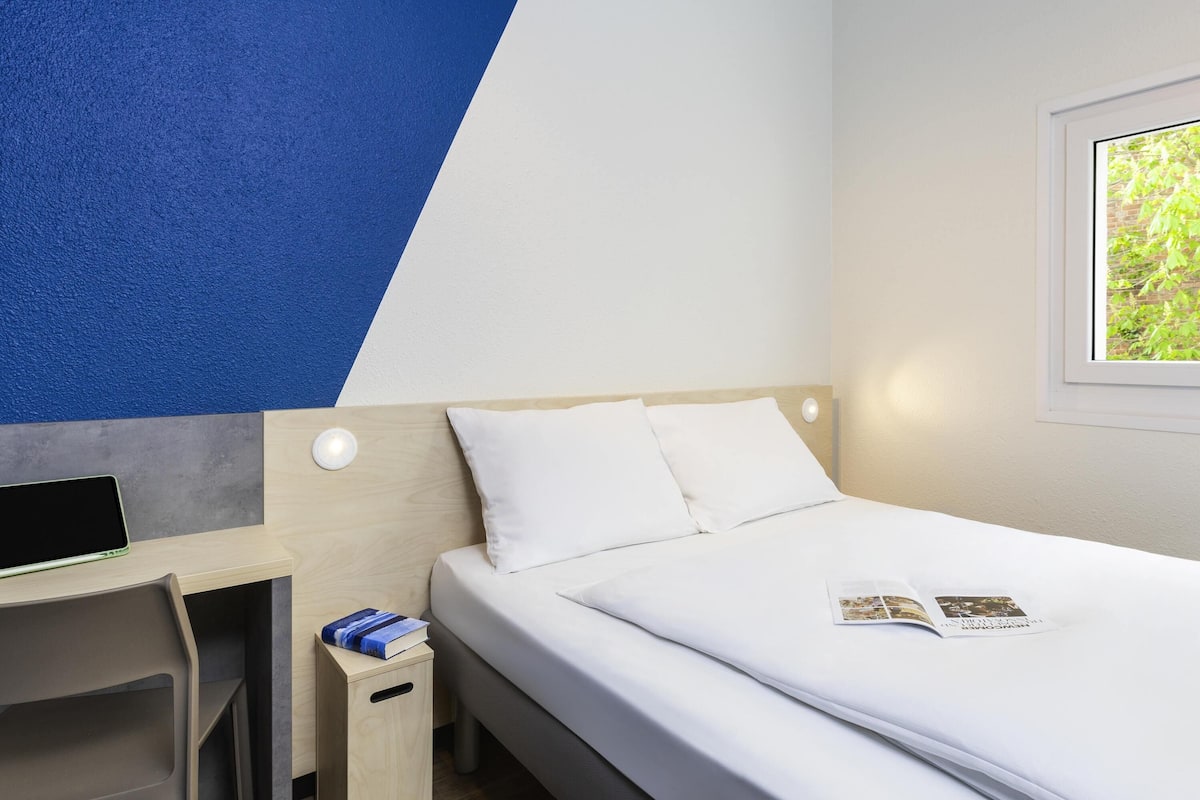 Habitación estándar doble | 1 dormitorio, ropa de cama hipoalergénica, escritorio y cortinas opacas