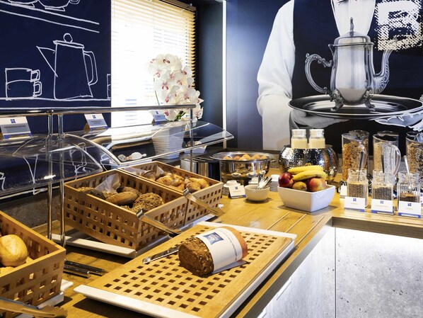 Daily buffet breakfast (EUR 11.90 per person)
