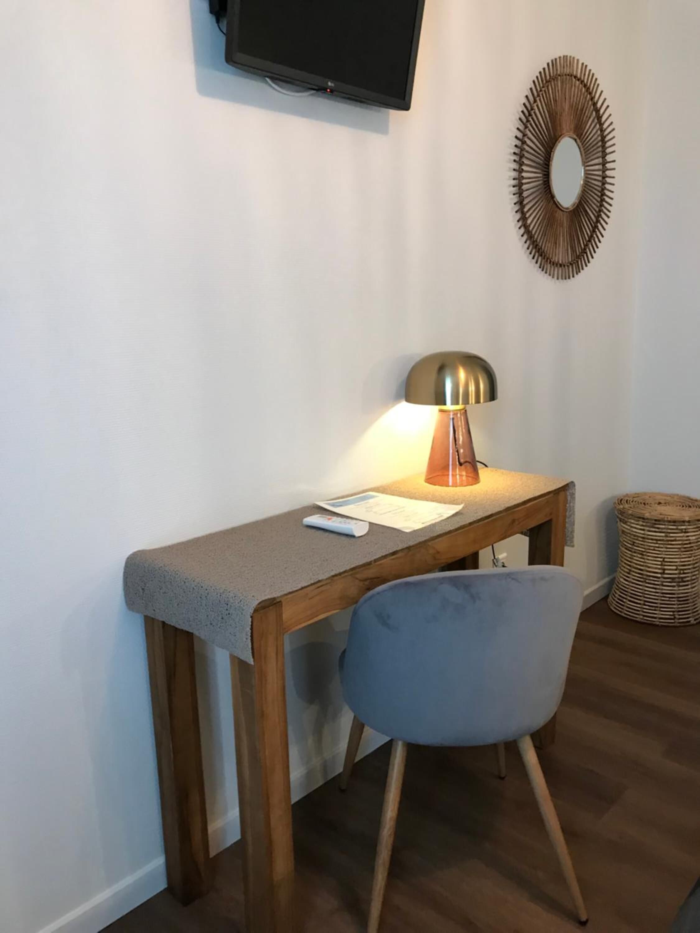 premium bedding, desk, soundproofing, cots/infant beds