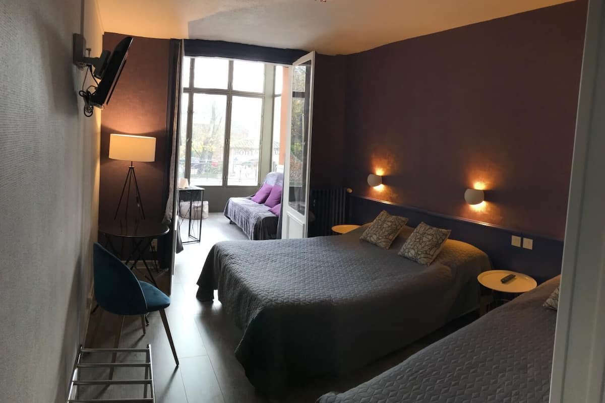 premium bedding, desk, soundproofing, cots/infant beds