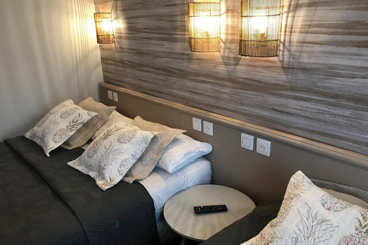 premium bedding, desk, soundproofing, cots/infant beds