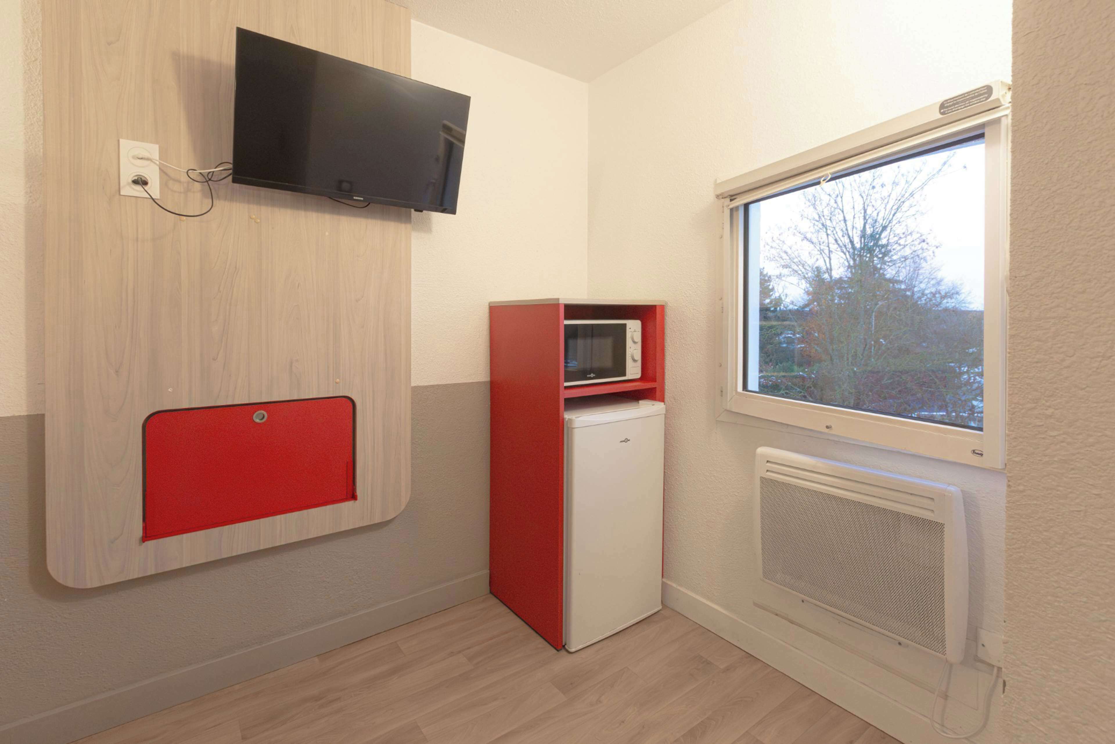 Desk, blackout curtains, free WiFi, bed sheets