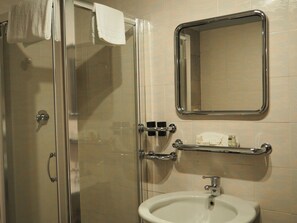 Douche, douche cascade, articles de toilette (gratuits)