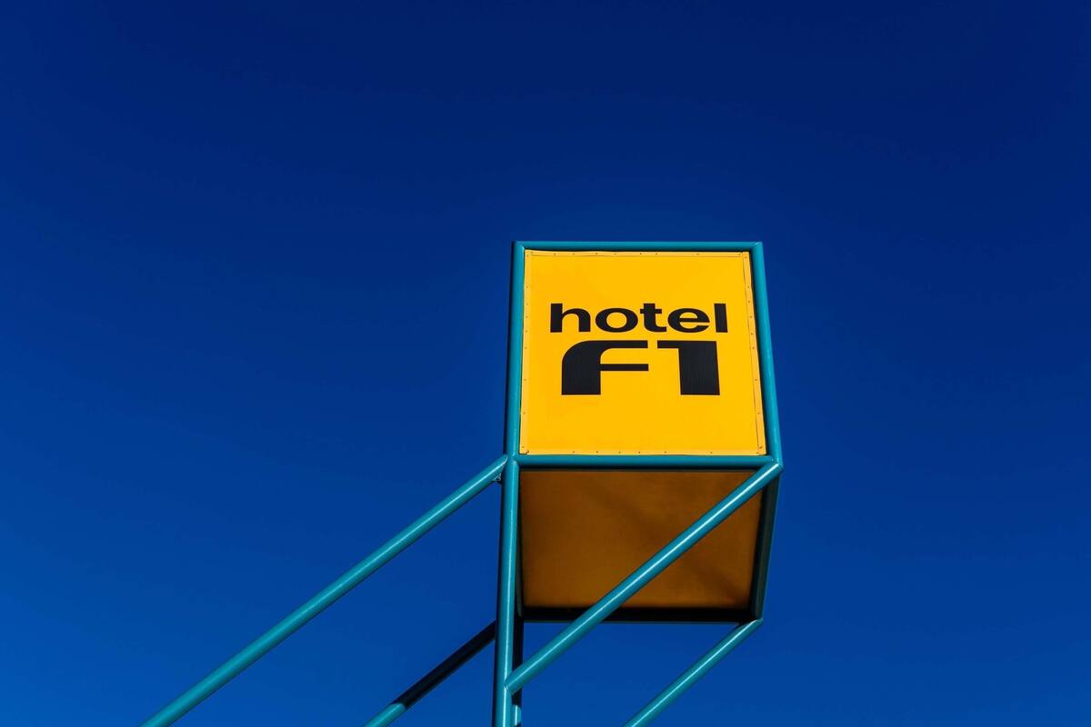 A yellow sign with 'hotel' and 'FT' on a blue background.