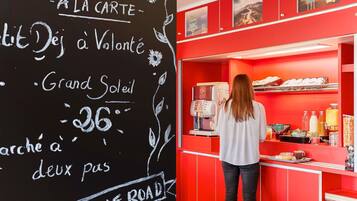 Petit déjeuner buffet (5.9 EUR par personne)