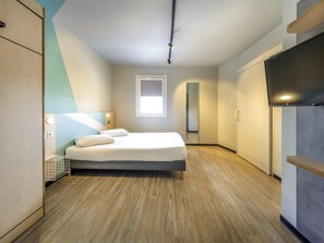 Standard Room, Multiple Beds | Desk, soundproofing, free WiFi, bed sheets - ibis budget Forbach Centre (Forbach)