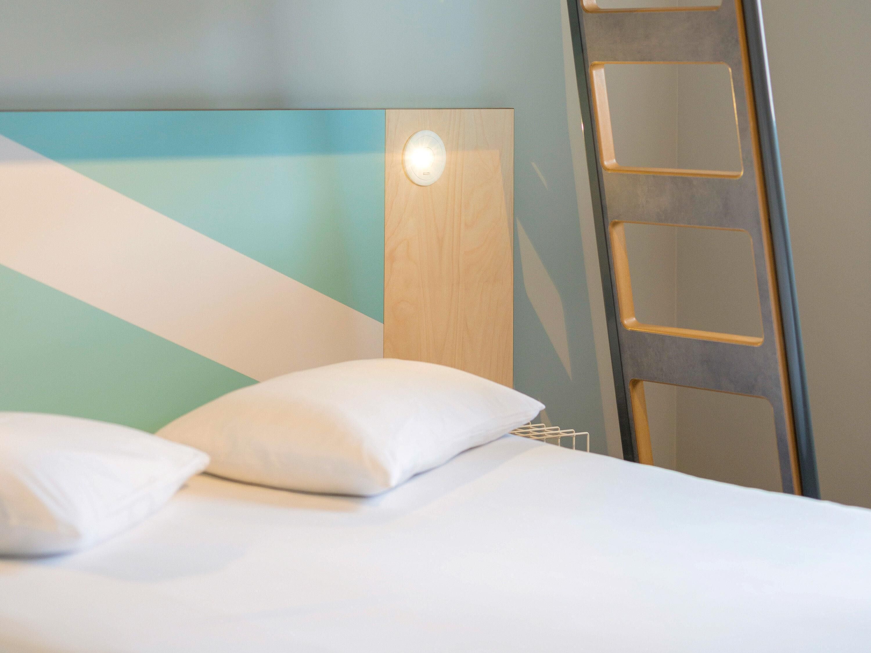 Standard Room, Multiple Beds | Desk, soundproofing, free WiFi, bed sheets