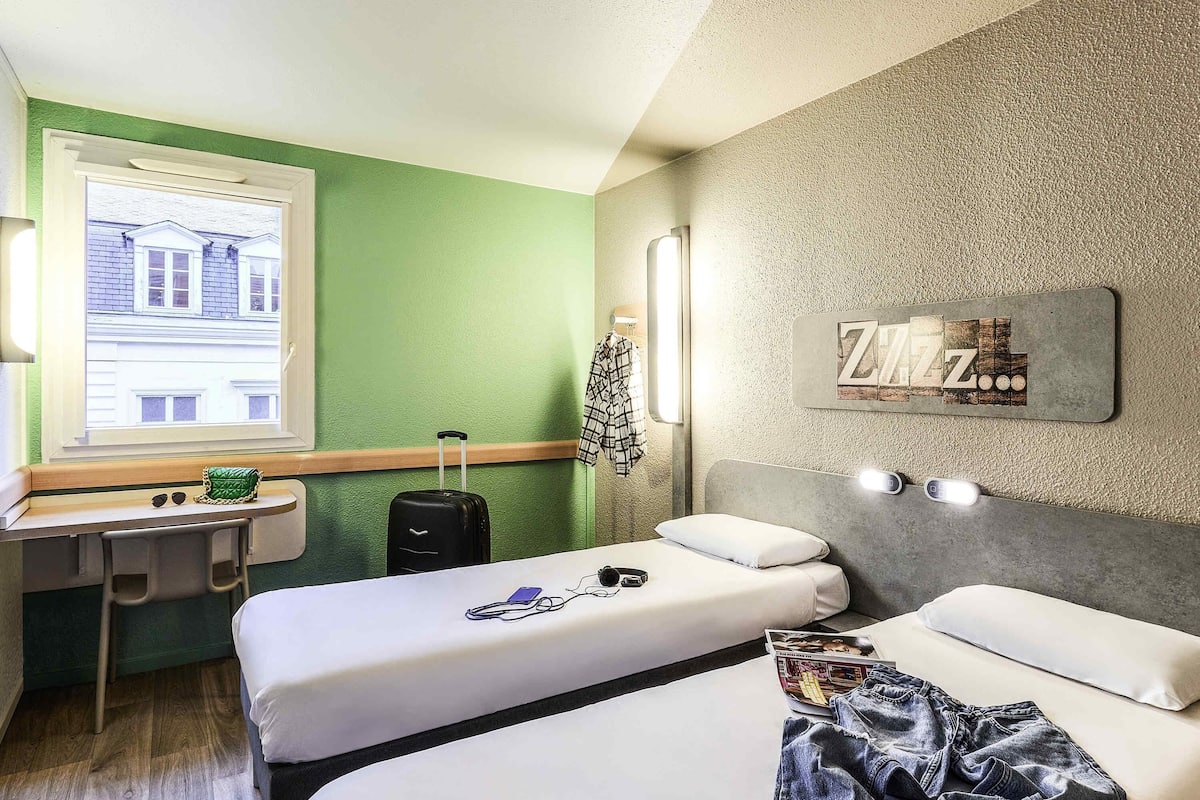 Twin Room, 2 Twin Beds | Desk, cribs (free), WiFi (free), bed sheets