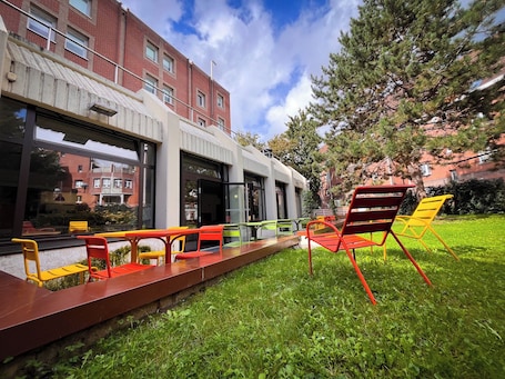 Jardín. Ibis Budget Lille Gares Vieux-Lille