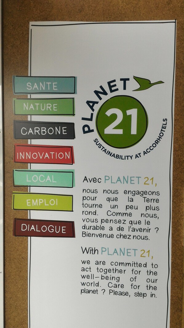 高档床上用品、办公桌、遮光窗帘、熨斗/熨板