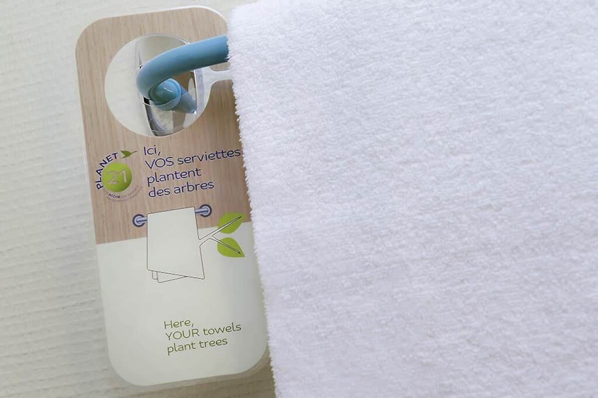 Ropa de cama de alta calidad, escritorio, cortinas opacas