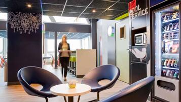 Daily continental breakfast (EUR 8.9 per person)