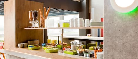 Daily continental breakfast (EUR 8.9 per person)