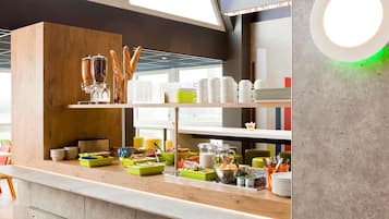 Daily continental breakfast (EUR 8.9 per person)