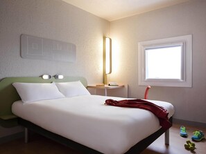 Premium bedding, desk, blackout curtains, iron/ironing board - ibis budget Pontault Combault RN4 Marne la Vallée (Pontault-Combault)