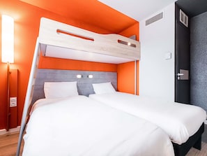1 bedroom, desk, soundproofing, free WiFi