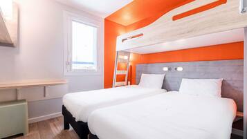 Een bureau, geluiddichte muren, gratis wifi, beddengoed
