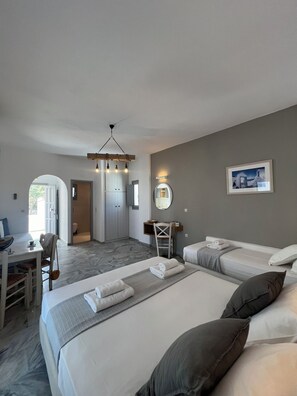 Deluxe Studio (4 Adults) - CAELI PAROS by Kostas and Ioanna Studios (Paros)