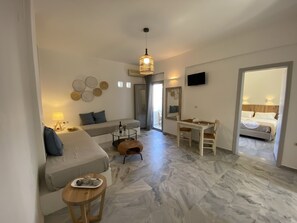 Deluxe Apartment | Living area | Flat-screen TV - CAELI PAROS by Kostas and Ioanna Studios (Paros)