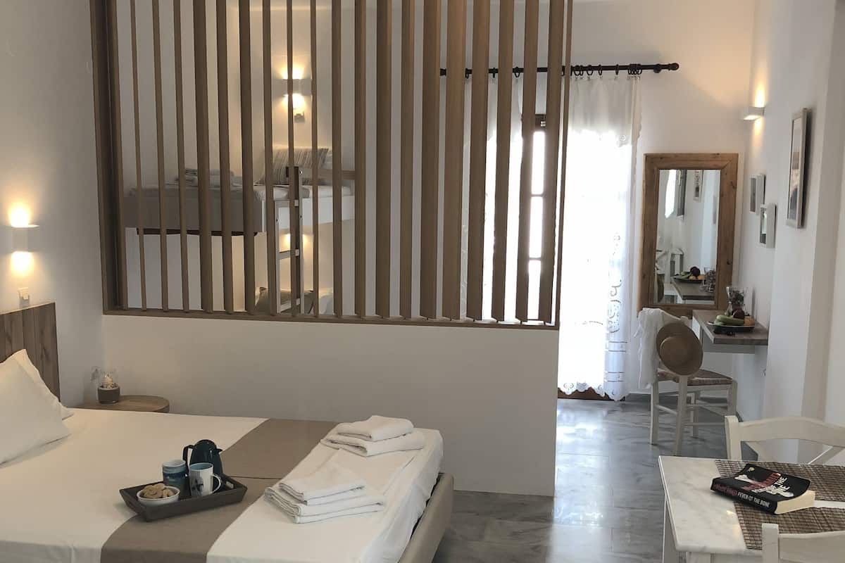 Deluxe Studio (4 Adults) | 1 bedroom, in-room safe, iron/ironing board, free WiFi