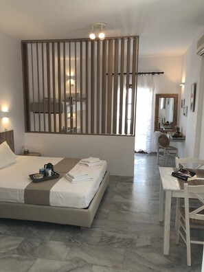 Estúdio luxo (4 Adults) | 1 quarto, cofres nos quartos, ferros/tábuas de passar roupa