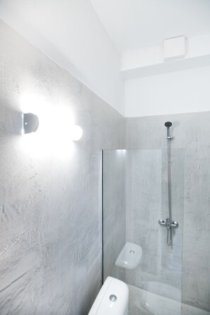 Bathroom shower - Akra Morea Hotel & Residences (Monemvasia)