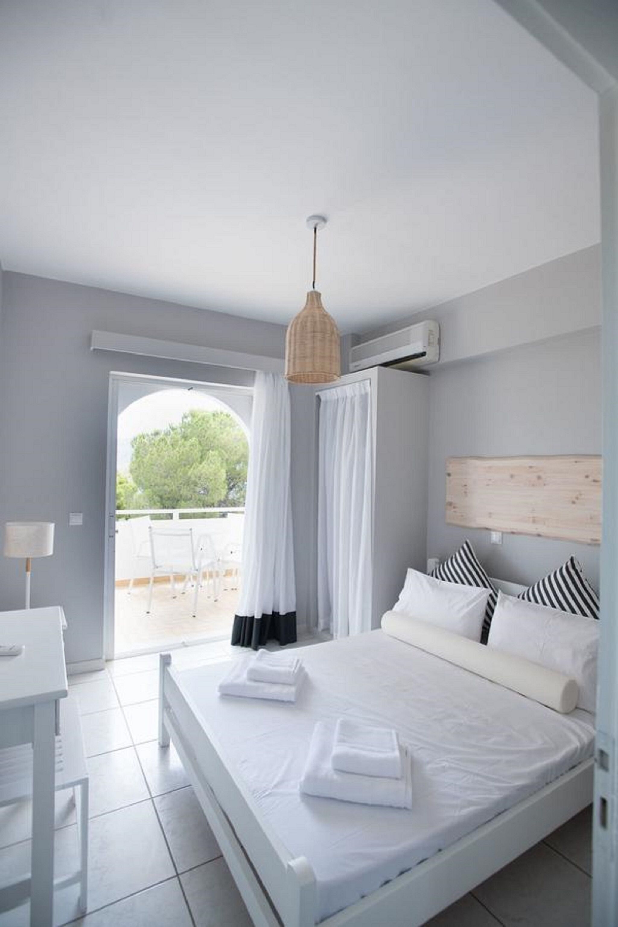 Cunas gratuitas, wifi gratis y ropa de cama 