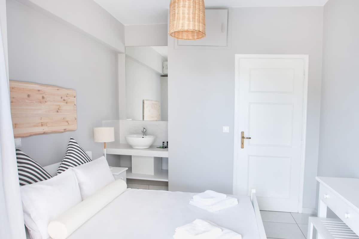 Cunas gratuitas, wifi gratis y ropa de cama