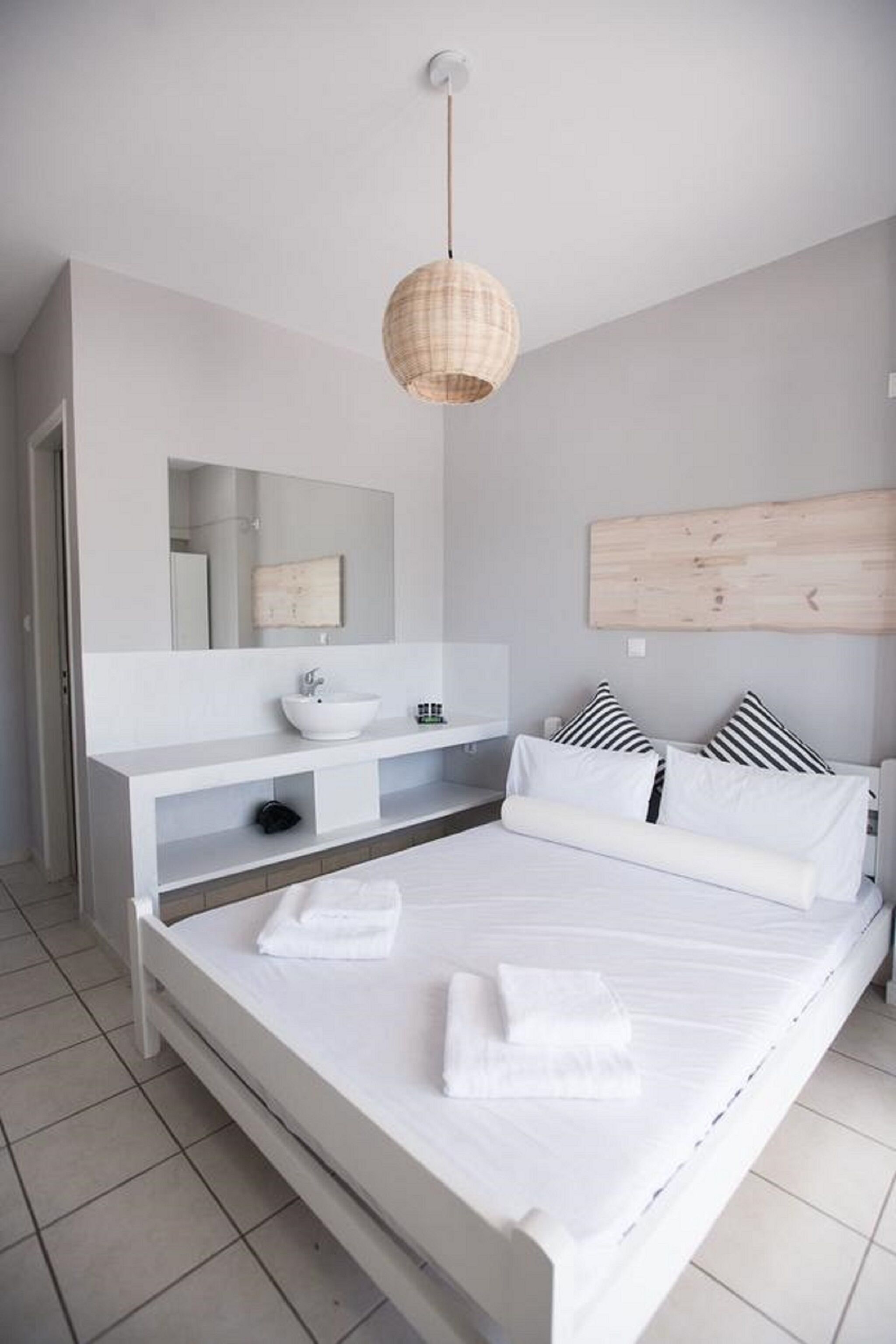 Cunas gratuitas, wifi gratis y ropa de cama 