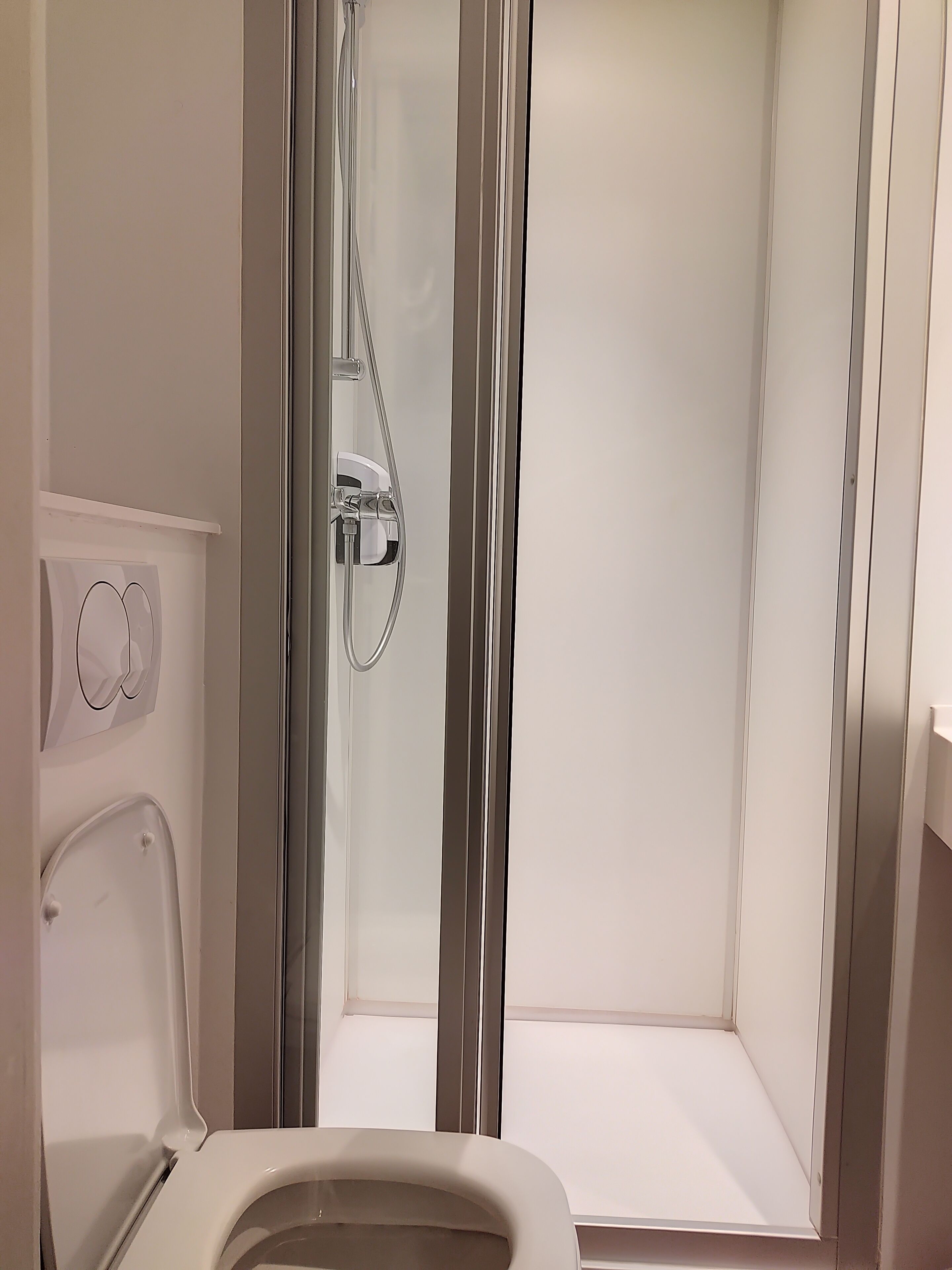 room, 1 double bed, private bathroom (cabrio) | bathroom | eco-friendly toiletries, hair dryer, towels