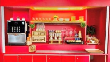 Petit déjeuner buffet servi tous les jours en supplément
