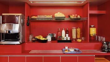 Dagelijks ontbijtbuffet (EUR 4.90 per persoon)