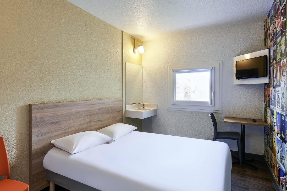 Room (Tandem) | Desk, free WiFi, bed sheets