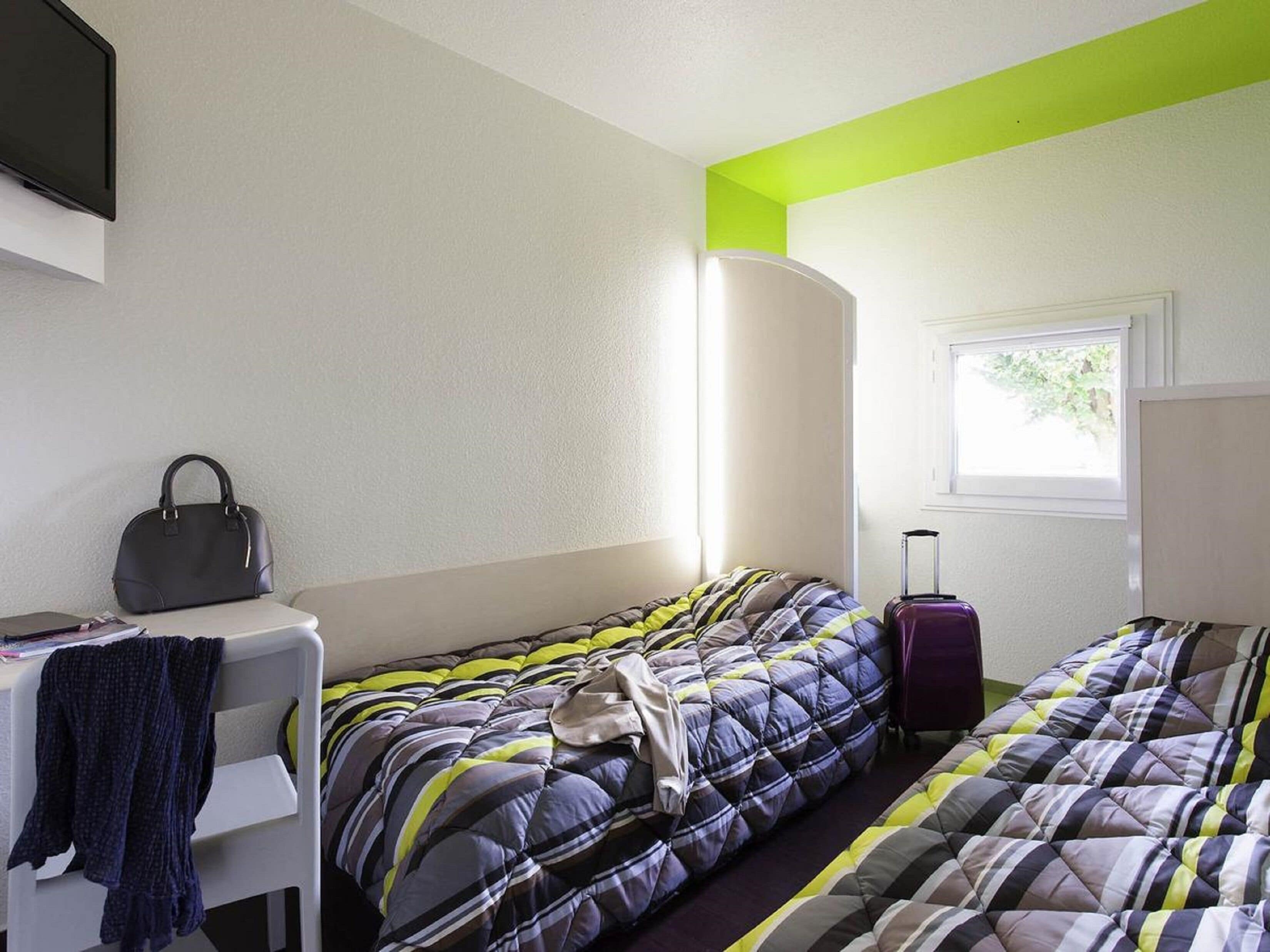 Room | Desk, free WiFi, bed sheets