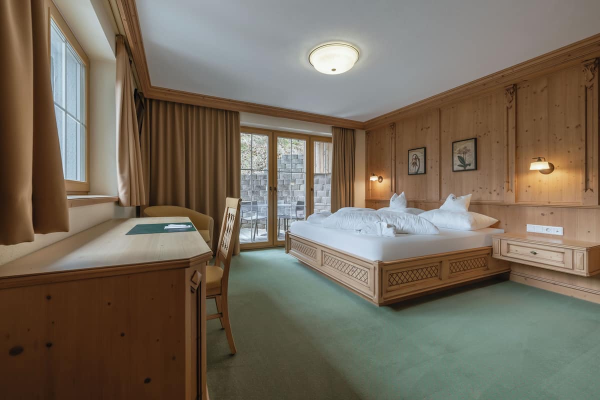 Comfort-suite (Zillertal) | 1 soveværelse, premium-sengetøj, senge med madrasser af memory foam