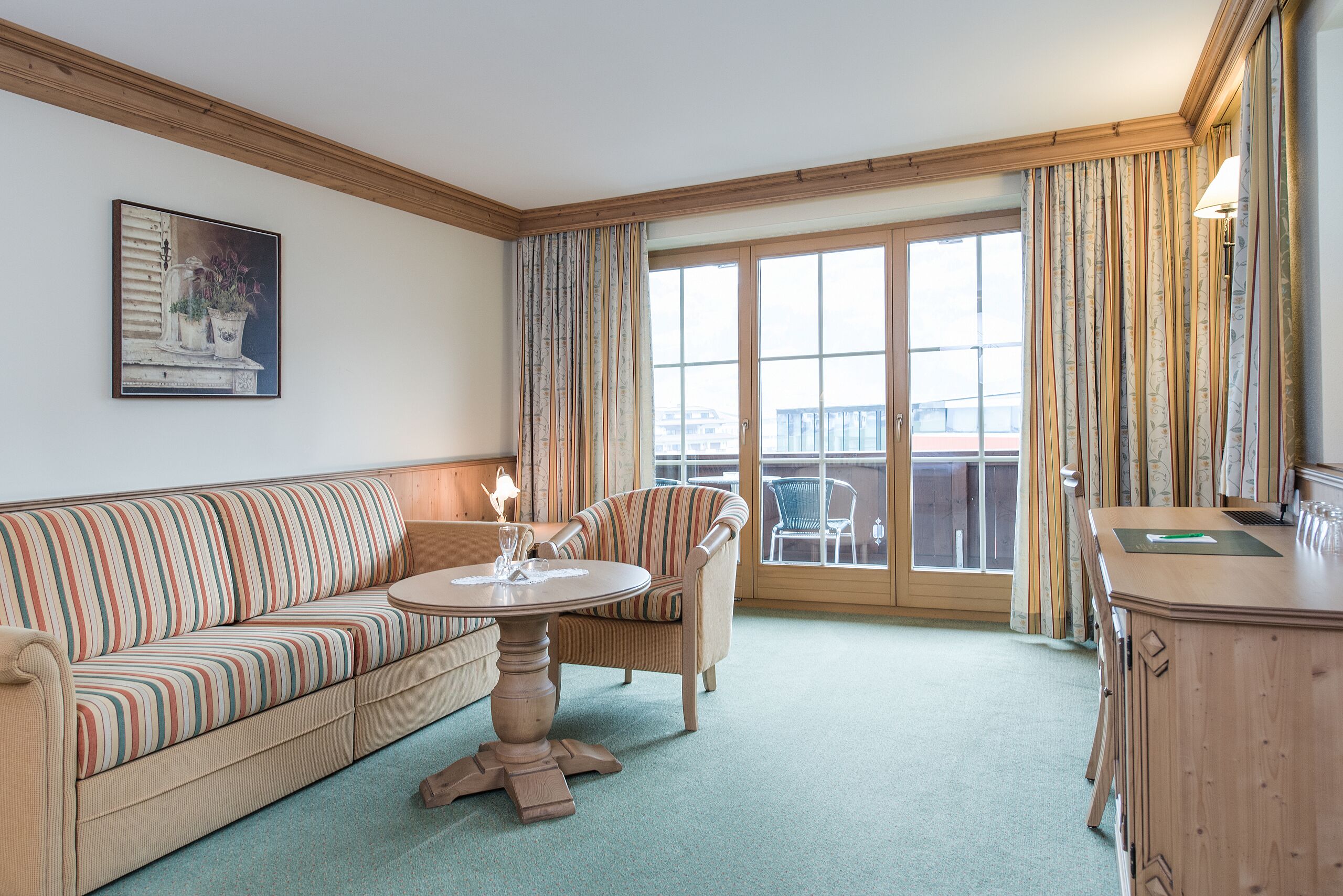 junior double room (hochzillertal) | living area | 120-cm flat-screen tv with satellite channels, tv