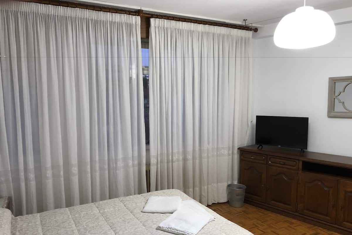 City Triple Room, 1 Bedroom | Desk, blackout curtains, iron/ironing board, free WiFi