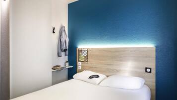 Room, 1 Double Bed, Private Bathroom (Cabrio) | Desk, blackout curtains, soundproofing, free WiFi