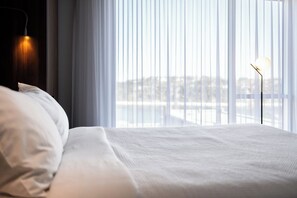 Deluxe Room | Premium bedding, individually decorated, individually furnished, desk - Auberge des Îles (Saint-Gedeon)