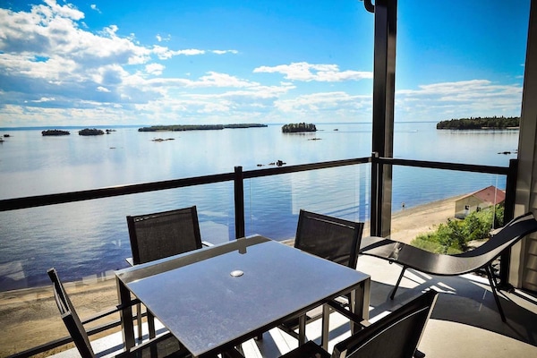 Premium Condo, 2 Bedrooms, Lake View | Balcony view
