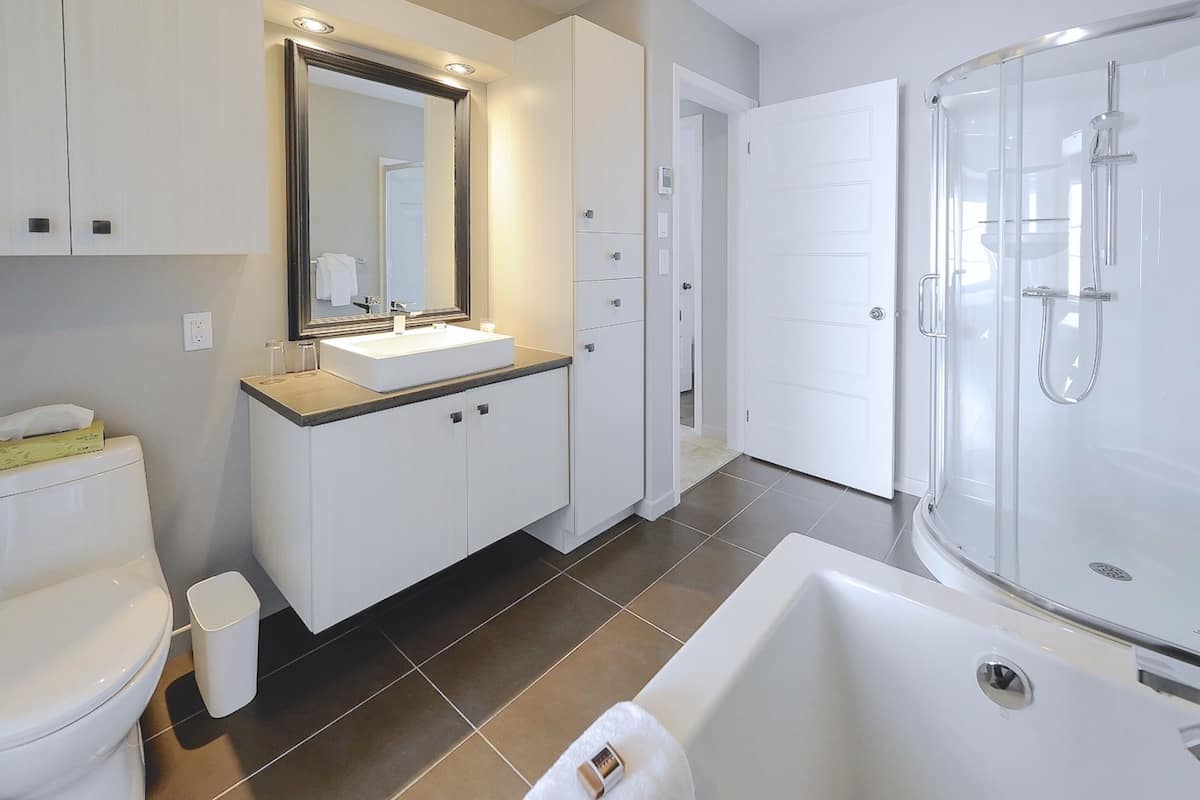 premium condo, 2 bedrooms, lake view | bathroom | combined shower/bathtub, free toiletries, hair dryer, bathrobes